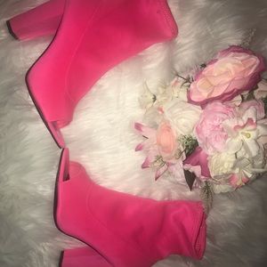 Super cute Fushia pink booties